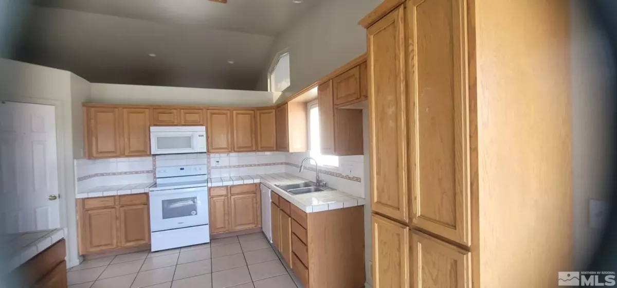 933 Julia, Fernley, Nevada 89408, 3 Bedrooms Bedrooms, ,2 BathroomsBathrooms,Residential,Residential,Julia,250003310