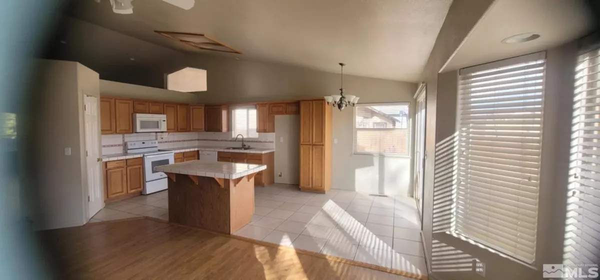 933 Julia, Fernley, Nevada 89408, 3 Bedrooms Bedrooms, ,2 BathroomsBathrooms,Residential,Residential,Julia,250003310