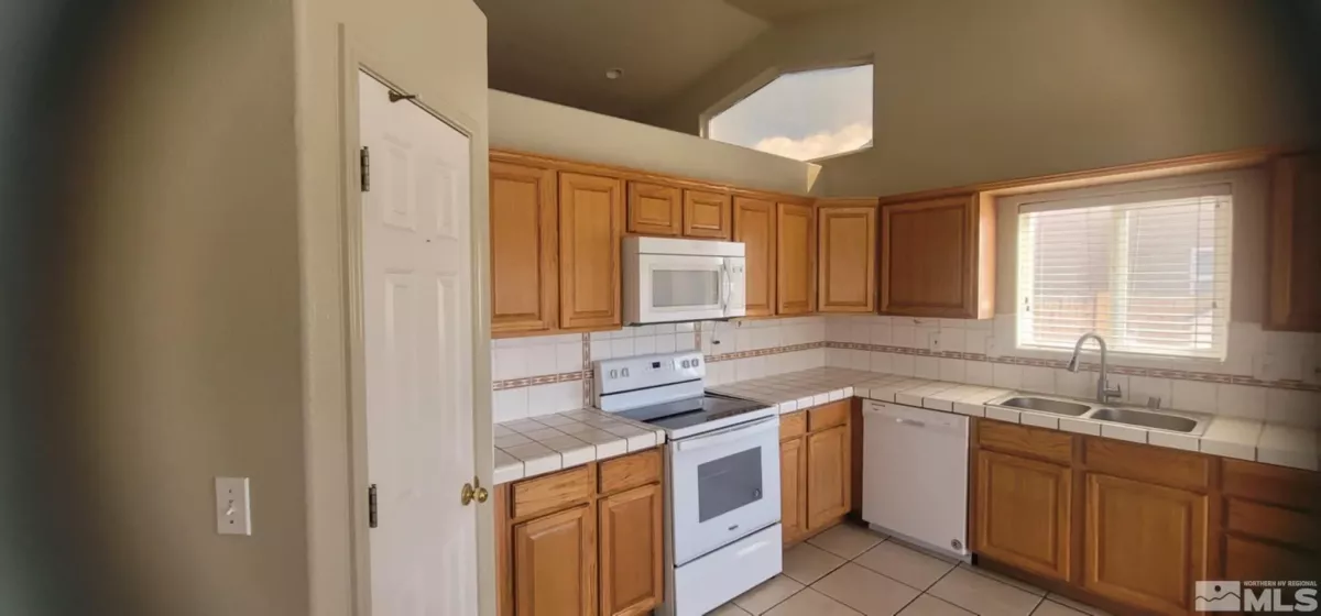 933 Julia, Fernley, Nevada 89408, 3 Bedrooms Bedrooms, ,2 BathroomsBathrooms,Residential,Residential,Julia,250003310