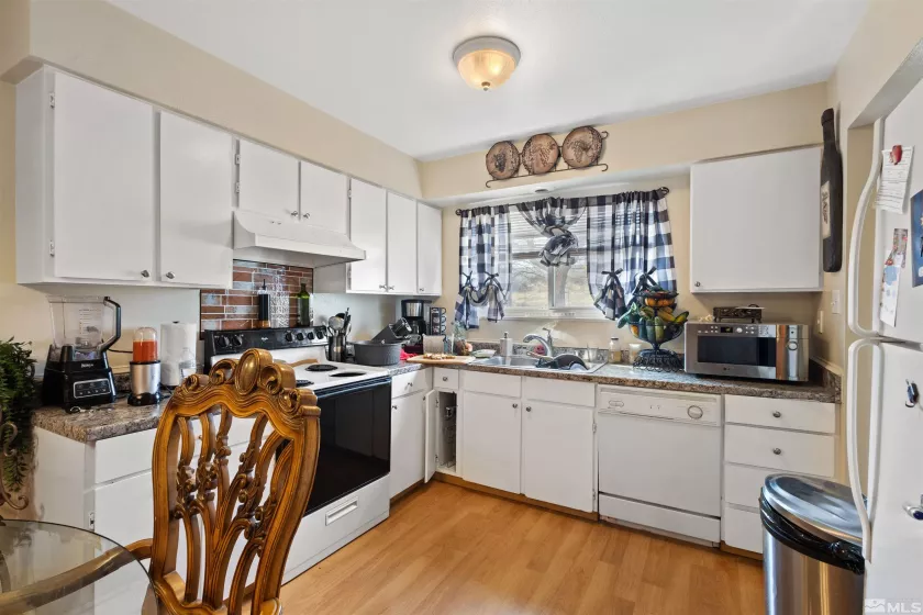 377 Smithridge Park, Reno, Nevada 89502, 2 Bedrooms Bedrooms, ,2 BathroomsBathrooms,Residential,Residential,Smithridge Park,250003919