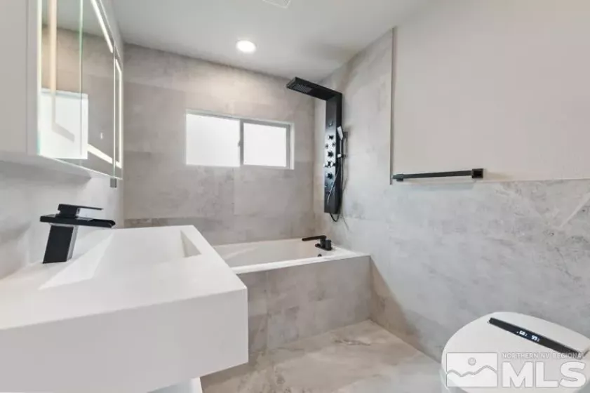 995 Skyline, Reno, Nevada 89509, 4 Bedrooms Bedrooms, ,3 BathroomsBathrooms,Residential,Residential,Skyline,250003867