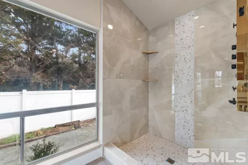 995 Skyline, Reno, Nevada 89509, 4 Bedrooms Bedrooms, ,3 BathroomsBathrooms,Residential,Residential,Skyline,250003867