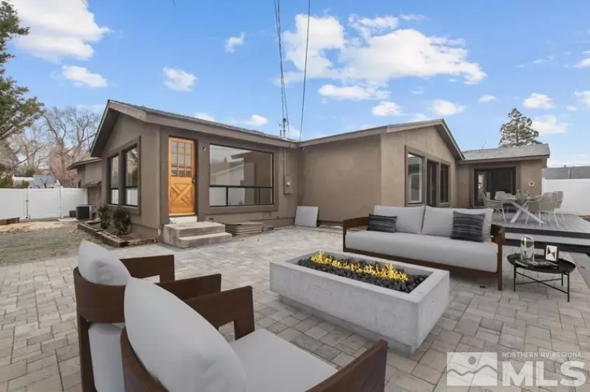 995 Skyline, Reno, Nevada 89509, 4 Bedrooms Bedrooms, ,3 BathroomsBathrooms,Residential,Residential,Skyline,250003867
