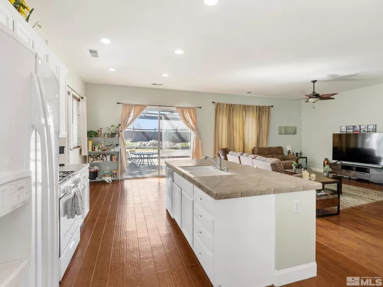 1194 Jasmine, Fernley, Nevada 89408, 3 Bedrooms Bedrooms, ,2 BathroomsBathrooms,Residential,Residential,Jasmine,250003864