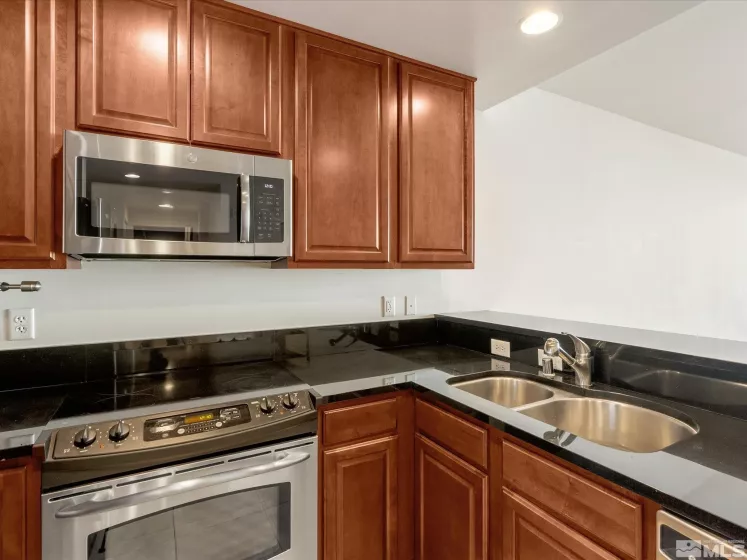 50 Sierra, Reno, Nevada 89501, 1 Bedroom Bedrooms, ,1 BathroomBathrooms,Residential,Residential,Sierra,250003755