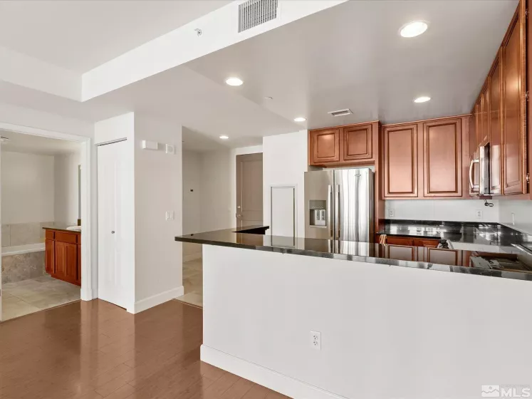 50 Sierra, Reno, Nevada 89501, 1 Bedroom Bedrooms, ,1 BathroomBathrooms,Residential,Residential,Sierra,250003755