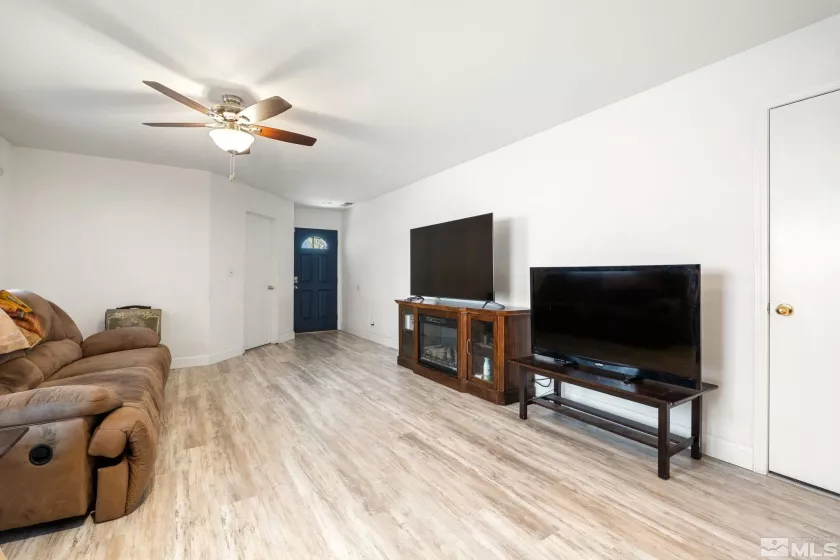 7721 Welsh, Reno, Nevada 89506, 4 Bedrooms Bedrooms, ,2 BathroomsBathrooms,Residential,Residential,Welsh,250003685