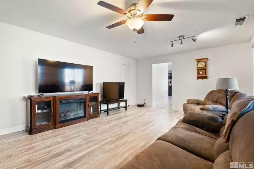 7721 Welsh, Reno, Nevada 89506, 4 Bedrooms Bedrooms, ,2 BathroomsBathrooms,Residential,Residential,Welsh,250003685