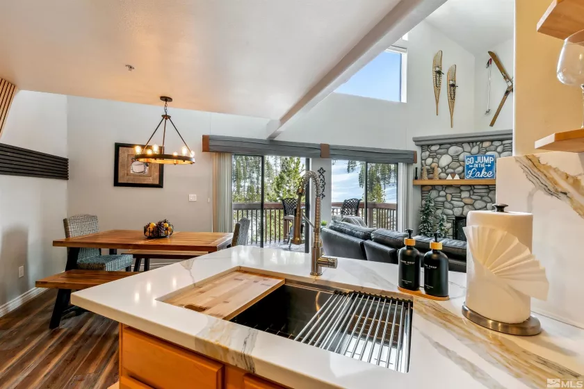 400 Fairview, Incline Village, Nevada 89451, 2 Bedrooms Bedrooms, ,3 BathroomsBathrooms,Residential,Residential,Fairview,250003696