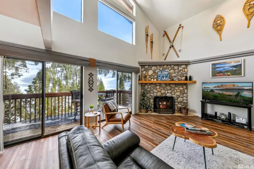 400 Fairview, Incline Village, Nevada 89451, 2 Bedrooms Bedrooms, ,3 BathroomsBathrooms,Residential,Residential,Fairview,250003696