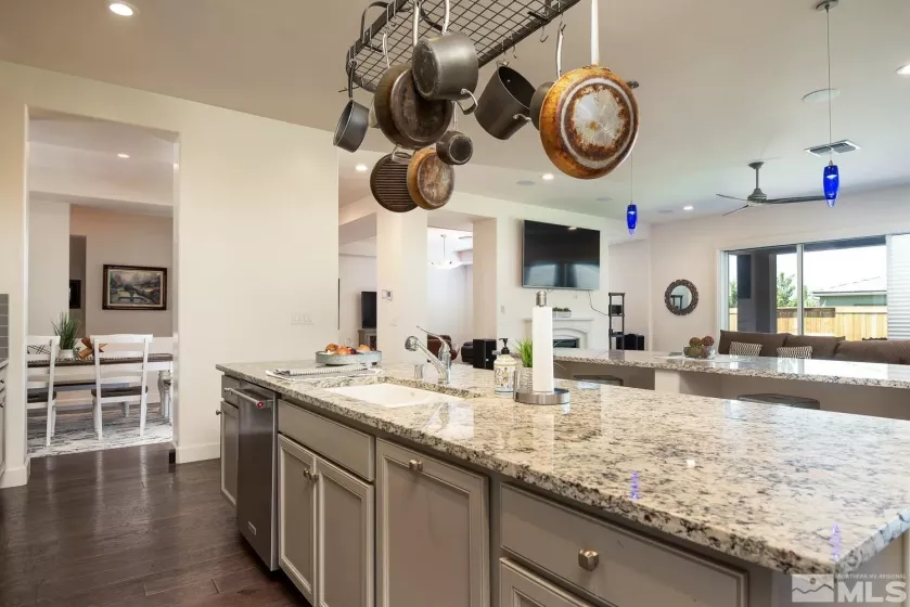 9945 Amienda, Reno, Nevada 89521, 5 Bedrooms Bedrooms, ,5 BathroomsBathrooms,Residential,Residential,Amienda,250002986