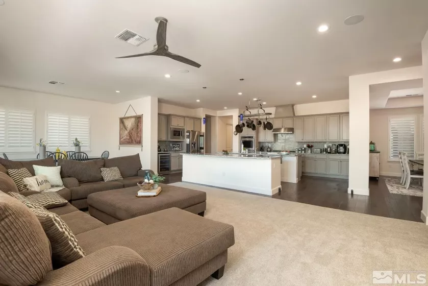 9945 Amienda, Reno, Nevada 89521, 5 Bedrooms Bedrooms, ,5 BathroomsBathrooms,Residential,Residential,Amienda,250002986