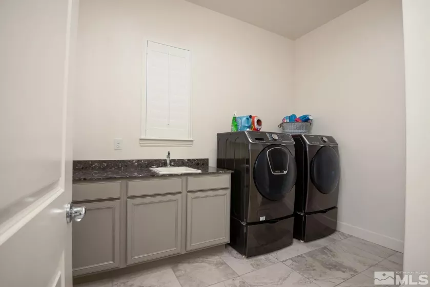 9945 Amienda, Reno, Nevada 89521, 5 Bedrooms Bedrooms, ,5 BathroomsBathrooms,Residential,Residential,Amienda,250002986
