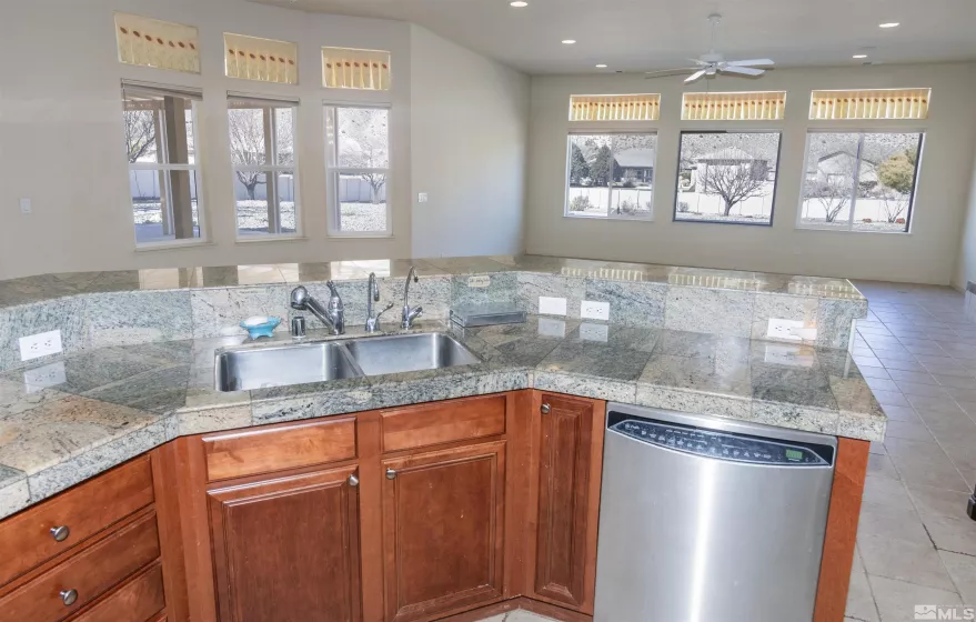 11725 Ocean View, Sparks, Nevada 89441, 5 Bedrooms Bedrooms, ,4 BathroomsBathrooms,Residential,Residential,Ocean View,250002602