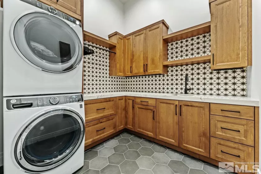 188 Redding, Carson City, Nevada 89705, 4 Bedrooms Bedrooms, ,6 BathroomsBathrooms,Residential,Residential,Redding,250002505