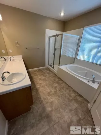 3885 Warren, Reno, Nevada 89509, 2 Bedrooms Bedrooms, ,3 BathroomsBathrooms,Residential,Residential,Warren,250001803