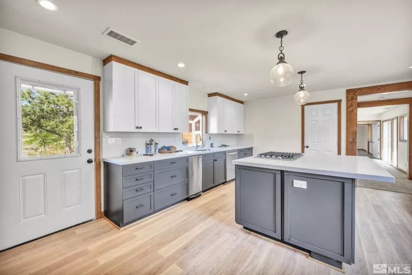 547 River, Coleville, California 96107, 2 Bedrooms Bedrooms, ,3 BathroomsBathrooms,Residential,Residential,River,250001812