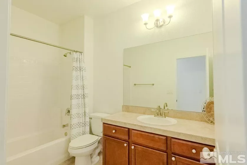 8235 Opal, Reno, Nevada 89506, 3 Bedrooms Bedrooms, ,2 BathroomsBathrooms,Residential,Residential,Opal,250001460