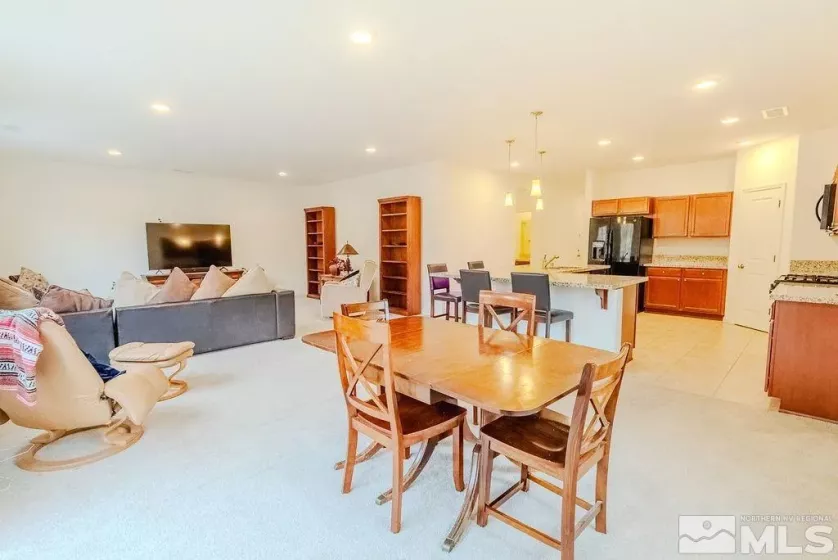 8235 Opal, Reno, Nevada 89506, 3 Bedrooms Bedrooms, ,2 BathroomsBathrooms,Residential,Residential,Opal,250001460