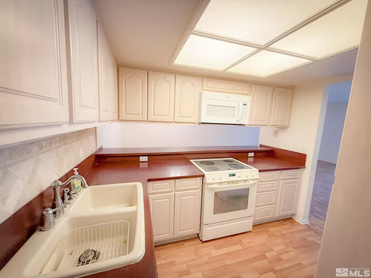 2855 Idlewild, Reno, Nevada 89509, 2 Bedrooms Bedrooms, ,2 BathroomsBathrooms,Residential,Residential,Idlewild,250001389