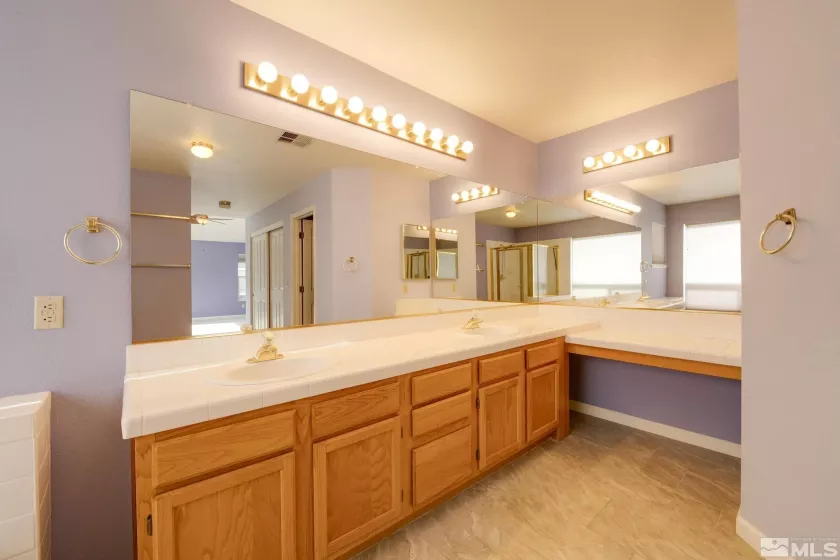 1685 Southview, Sparks, Nevada 89436, 5 Bedrooms Bedrooms, ,3 BathroomsBathrooms,Residential,Residential,Southview,250001290