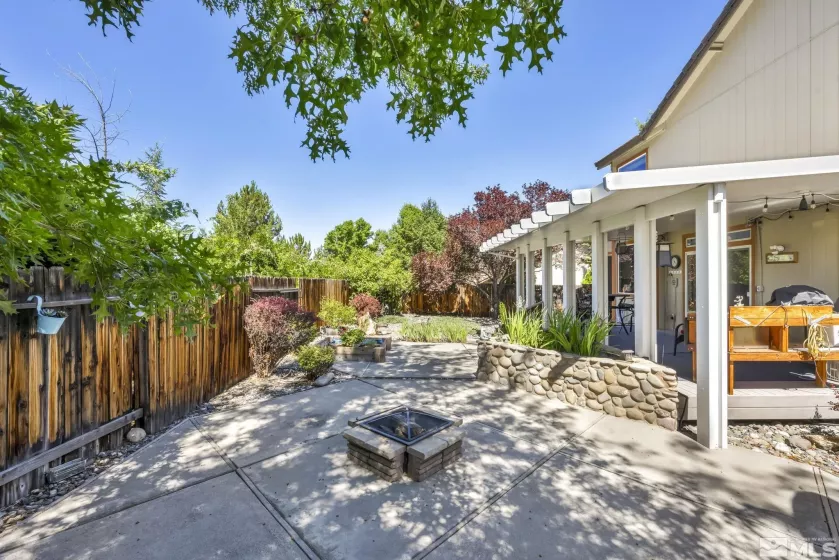 1685 Southview, Sparks, Nevada 89436, 5 Bedrooms Bedrooms, ,3 BathroomsBathrooms,Residential,Residential,Southview,250001290