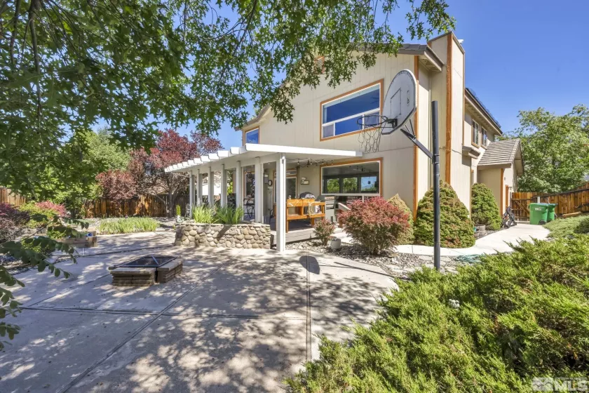 1685 Southview, Sparks, Nevada 89436, 5 Bedrooms Bedrooms, ,3 BathroomsBathrooms,Residential,Residential,Southview,250001290