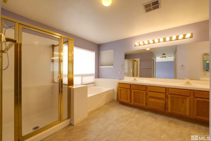 1685 Southview, Sparks, Nevada 89436, 5 Bedrooms Bedrooms, ,3 BathroomsBathrooms,Residential,Residential,Southview,250001290