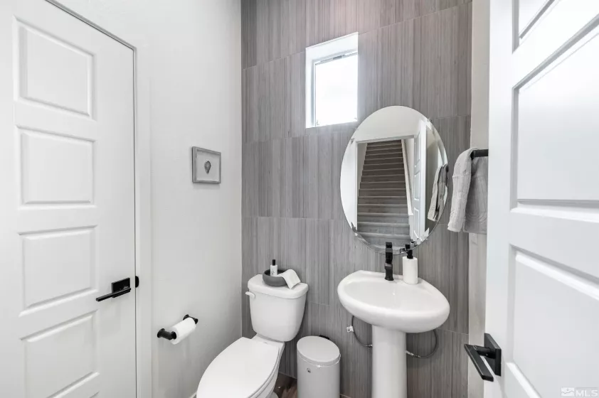 130 Rissone, Reno, Nevada 89503, 2 Bedrooms Bedrooms, ,4 BathroomsBathrooms,Residential,Residential,Rissone,250001311