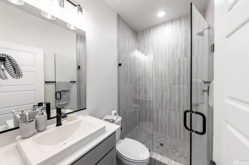 130 Rissone, Reno, Nevada 89503, 2 Bedrooms Bedrooms, ,4 BathroomsBathrooms,Residential,Residential,Rissone,250001311