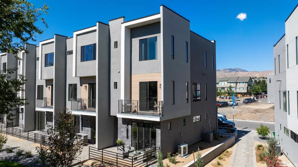 130 Rissone, Reno, Nevada 89503, 2 Bedrooms Bedrooms, ,4 BathroomsBathrooms,Residential,Residential,Rissone,250001311