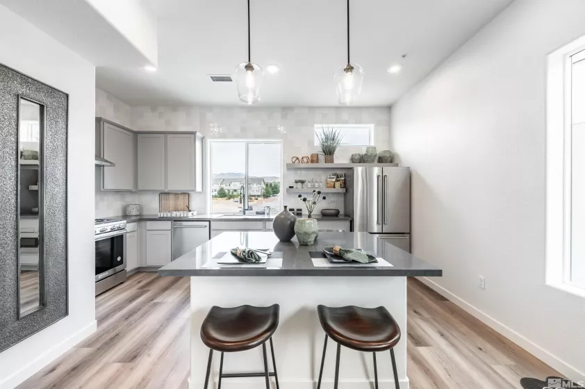 130 Rissone, Reno, Nevada 89503, 2 Bedrooms Bedrooms, ,4 BathroomsBathrooms,Residential,Residential,Rissone,250001311