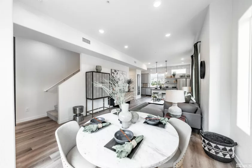 130 Rissone, Reno, Nevada 89503, 2 Bedrooms Bedrooms, ,4 BathroomsBathrooms,Residential,Residential,Rissone,250001311