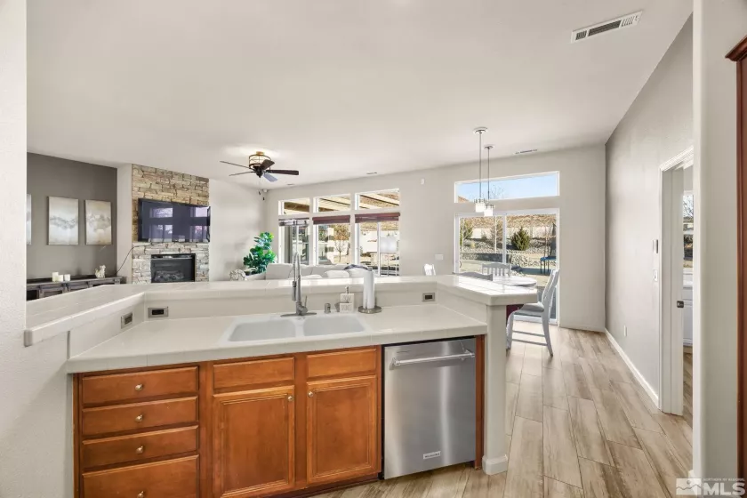 12040 Anthem, Sparks, Nevada 89441, 4 Bedrooms Bedrooms, ,3 BathroomsBathrooms,Residential,Residential,Anthem,240015297