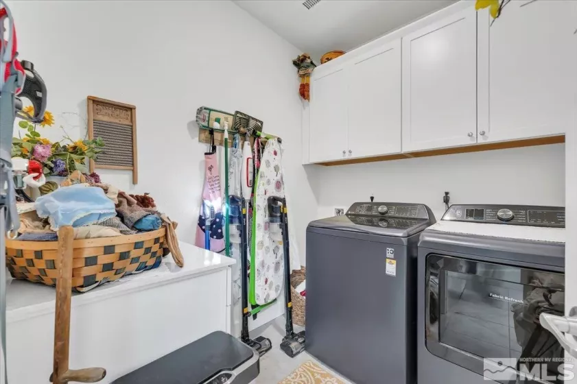 2003 Forest Grove, Sparks, Nevada 89436, 4 Bedrooms Bedrooms, ,4 BathroomsBathrooms,Residential,Residential,Forest Grove,240015163