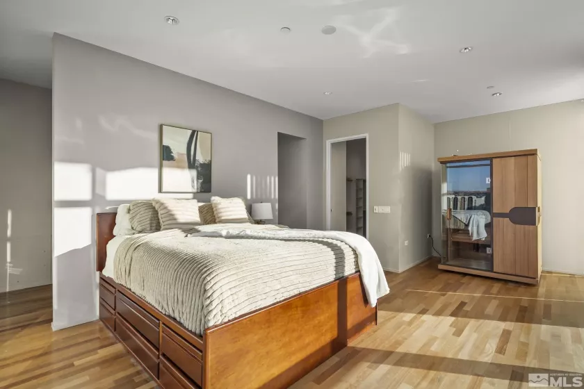 255 Sierra, Reno, Nevada 89501, 3 Bedrooms Bedrooms, ,4 BathroomsBathrooms,Residential,Residential,Sierra,240015042