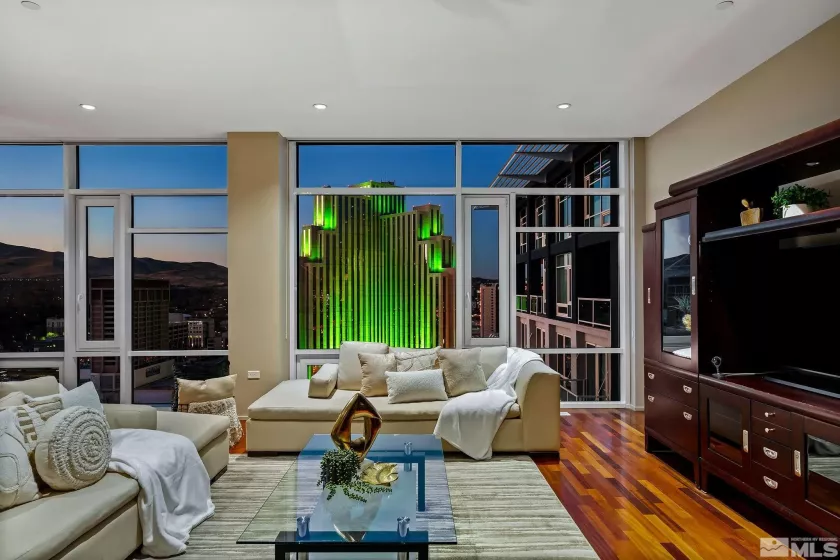 255 Sierra, Reno, Nevada 89501, 3 Bedrooms Bedrooms, ,4 BathroomsBathrooms,Residential,Residential,Sierra,240015042