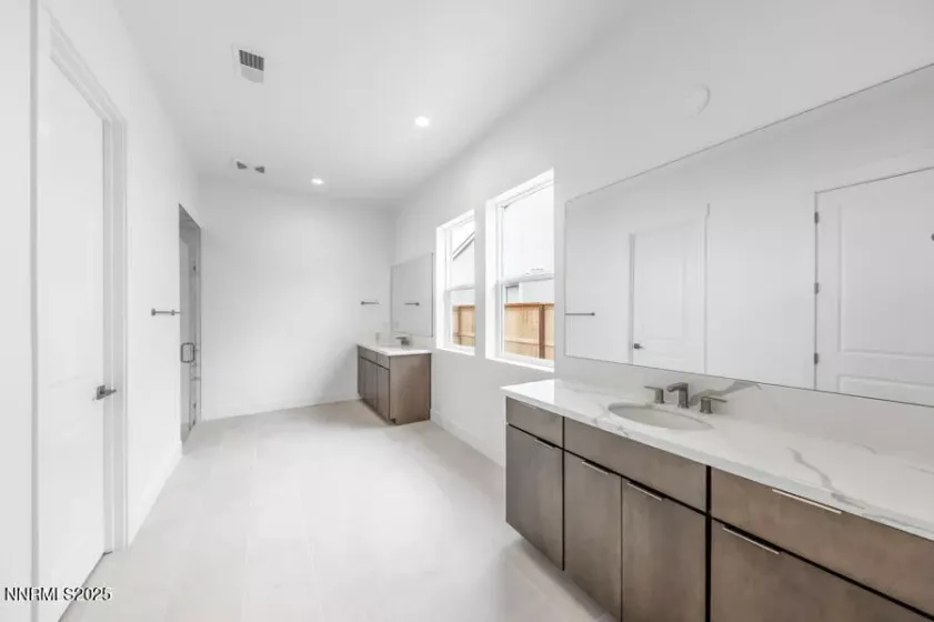 7511 Hoback, Sparks, Nevada 89436, 2 Bedrooms Bedrooms, ,3 BathroomsBathrooms,Residential,Residential,Hoback,240014819
