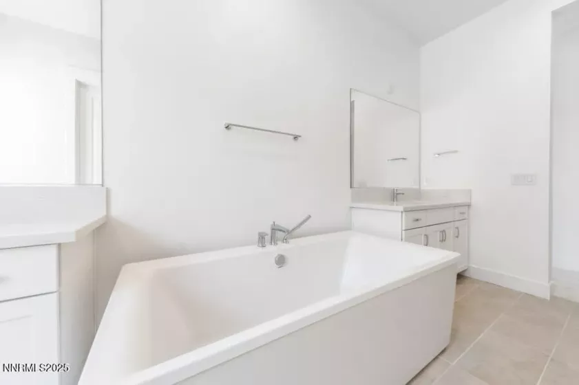 7525 Carpathia, Sparks, Nevada 89436, 4 Bedrooms Bedrooms, ,3 BathroomsBathrooms,Residential,Residential,Carpathia,240014727