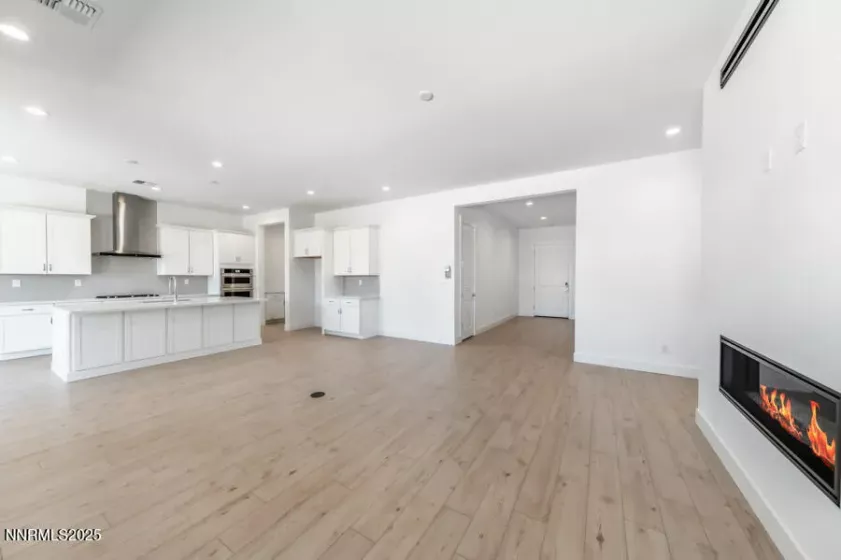 7525 Carpathia, Sparks, Nevada 89436, 4 Bedrooms Bedrooms, ,3 BathroomsBathrooms,Residential,Residential,Carpathia,240014727