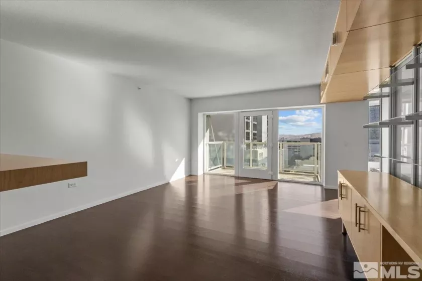 255 Sierra, Reno, Nevada 89501, 1 Bedroom Bedrooms, ,1 BathroomBathrooms,Residential,Residential,Sierra,240012466
