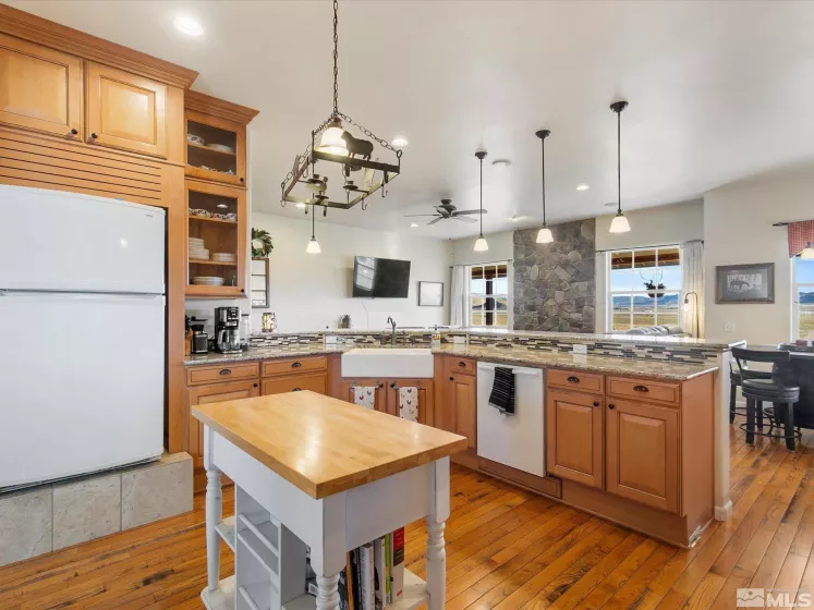 6900 Grass Valley, Reno, Nevada 89510, 4 Bedrooms Bedrooms, ,3 BathroomsBathrooms,Residential,Residential,Grass Valley,240012422