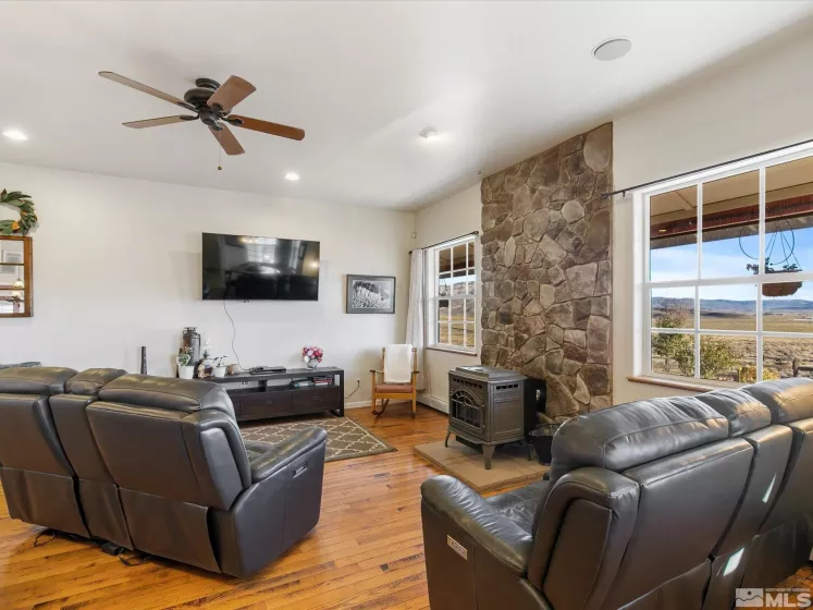 6900 Grass Valley, Reno, Nevada 89510, 4 Bedrooms Bedrooms, ,3 BathroomsBathrooms,Residential,Residential,Grass Valley,240012422
