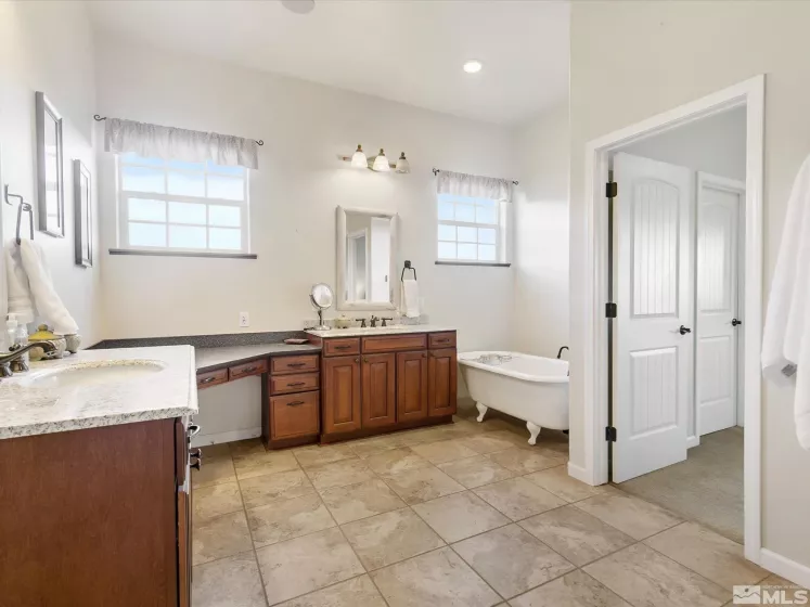 6900 Grass Valley, Reno, Nevada 89510, 4 Bedrooms Bedrooms, ,3 BathroomsBathrooms,Residential,Residential,Grass Valley,240012422