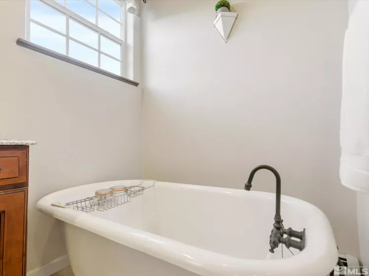 6900 Grass Valley, Reno, Nevada 89510, 4 Bedrooms Bedrooms, ,3 BathroomsBathrooms,Residential,Residential,Grass Valley,240012422