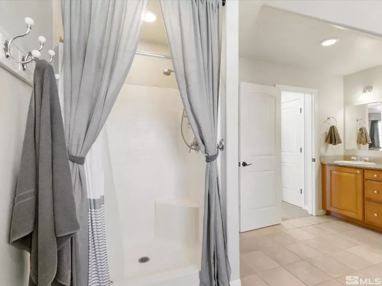 6900 Grass Valley, Reno, Nevada 89510, 4 Bedrooms Bedrooms, ,3 BathroomsBathrooms,Residential,Residential,Grass Valley,240012422