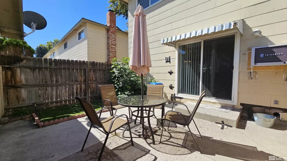 387 Smithridge, Reno, Nevada 89502, 2 Bedrooms Bedrooms, ,2 BathroomsBathrooms,Residential,Residential,Smithridge,240012403