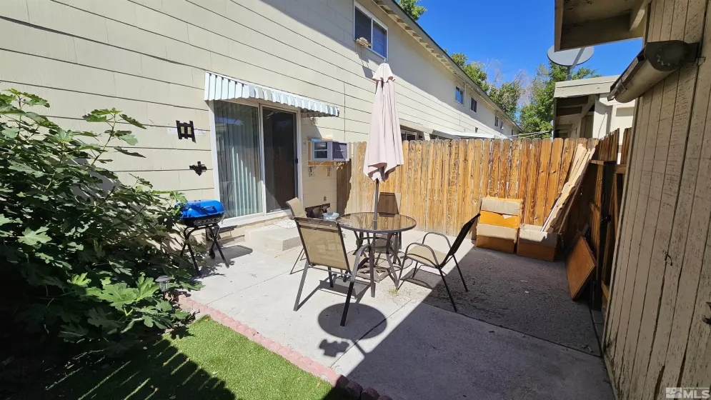 387 Smithridge, Reno, Nevada 89502, 2 Bedrooms Bedrooms, ,2 BathroomsBathrooms,Residential,Residential,Smithridge,240012403