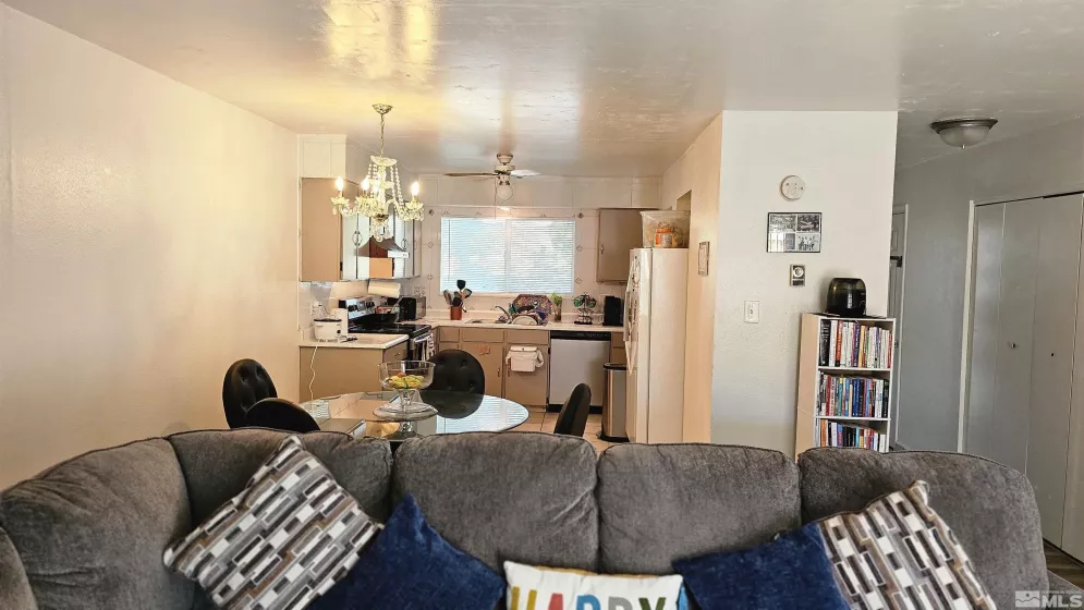 387 Smithridge, Reno, Nevada 89502, 2 Bedrooms Bedrooms, ,2 BathroomsBathrooms,Residential,Residential,Smithridge,240012403