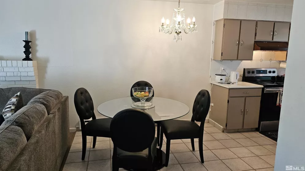 387 Smithridge, Reno, Nevada 89502, 2 Bedrooms Bedrooms, ,2 BathroomsBathrooms,Residential,Residential,Smithridge,240012403